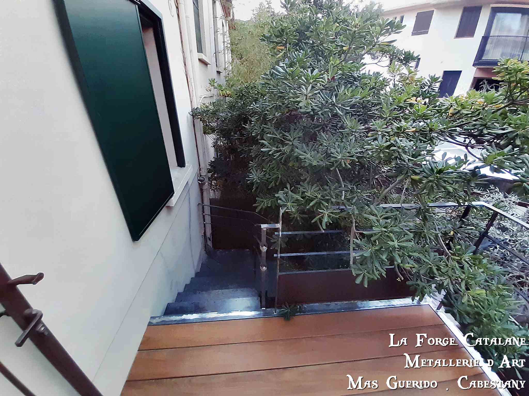 garde corps en fer remplissage lisses horizontale forge catalane.jpg